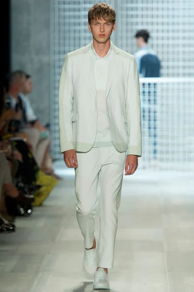 Look 19